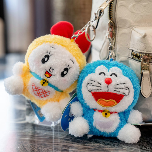 正版机器猫钥匙扣挂饰公仔玩偶