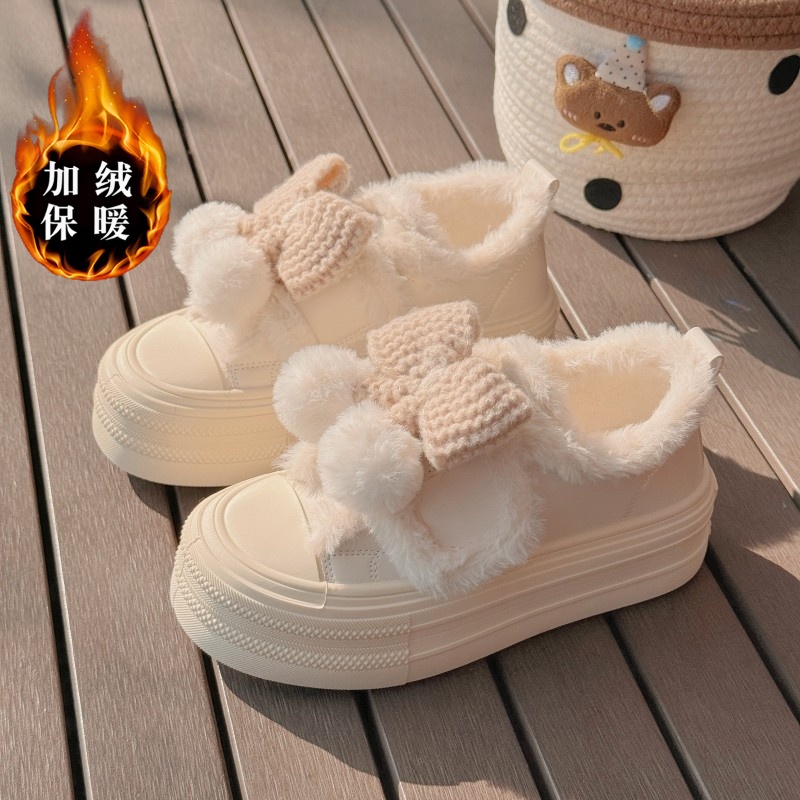 蝴蝶结加绒小白鞋2025年新款中大童秋冬保暖毛毛板鞋百搭休闲棉鞋