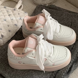 初中生韩系百搭休闲鞋2026春季新款女童简约舒适运动鞋时尚面包鞋