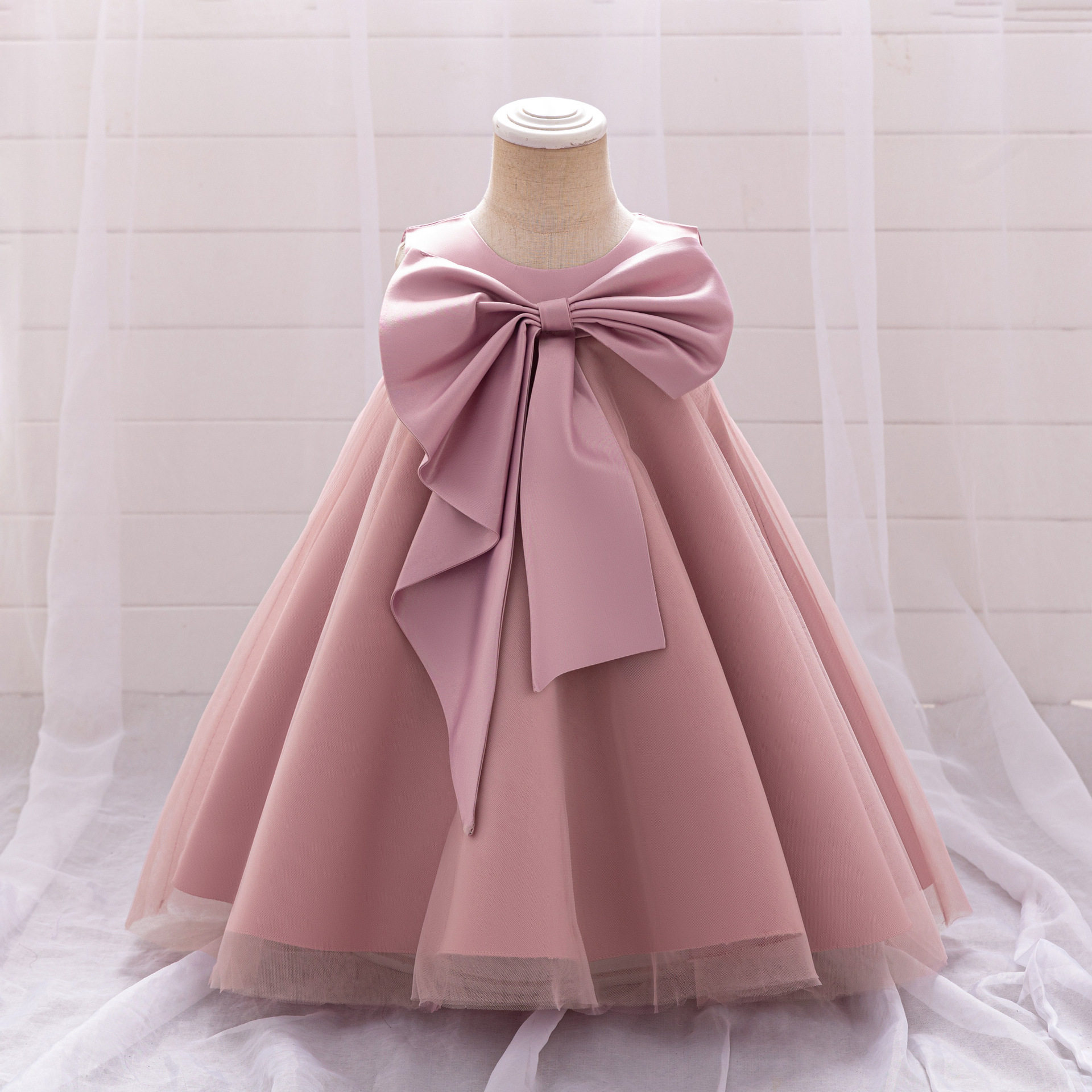 周岁蝴蝶结缎布婴幼儿生日满月服