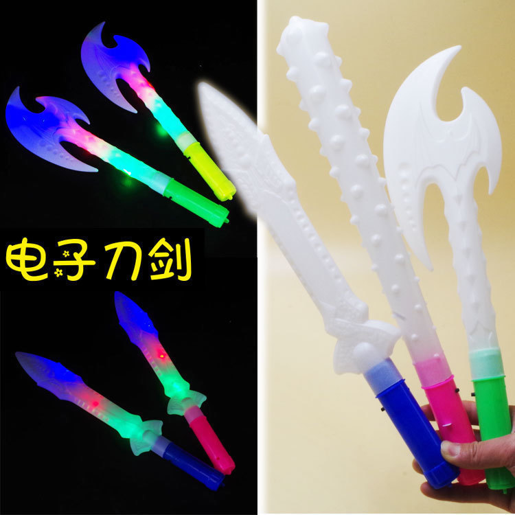 新款发光小刀剑 LED闪光斧头鲨鱼刀儿童发光玩具发光短剑地摊货源