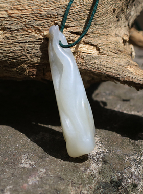 原创吊坠和田玉火焰白玉籽料