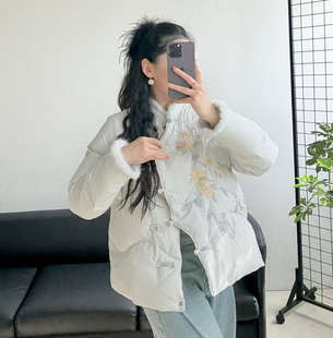 麻印女神复古小众中式刺绣羽绒立领盘扣水貂毛设计保暖加厚羽绒服
