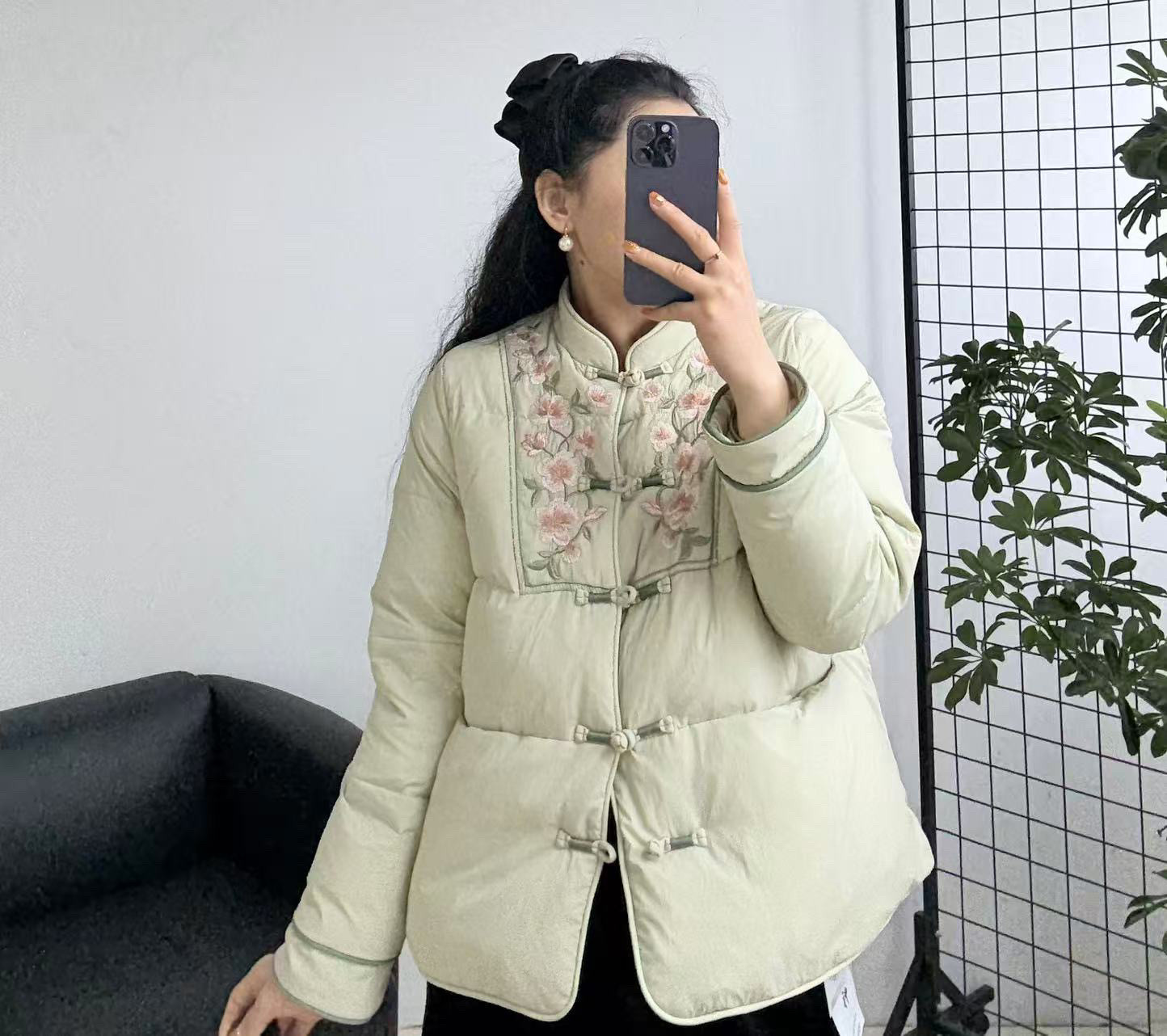 麻印女神9910新款复古立领刺绣手工盘扣收腰国风新中式保暖羽绒服