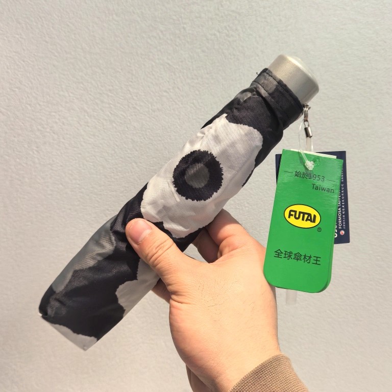 台湾FUTAI超轻伞！165克！小清新黑白鸡蛋花三折手动速干晴雨伞女