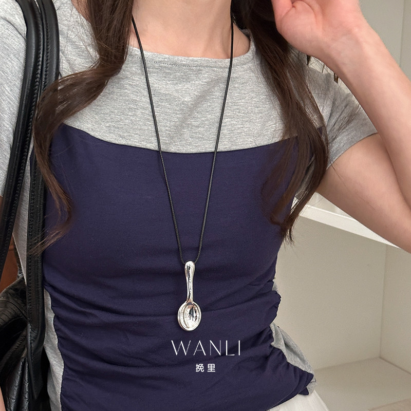 挽里金属勺子吊坠项链女长款黑色皮绳小众设计感饰品精致吊坠女