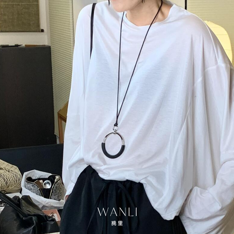 挽里皮质圆形吊坠黑绳长款项链毛衣链配饰气质复古高级感小众新款