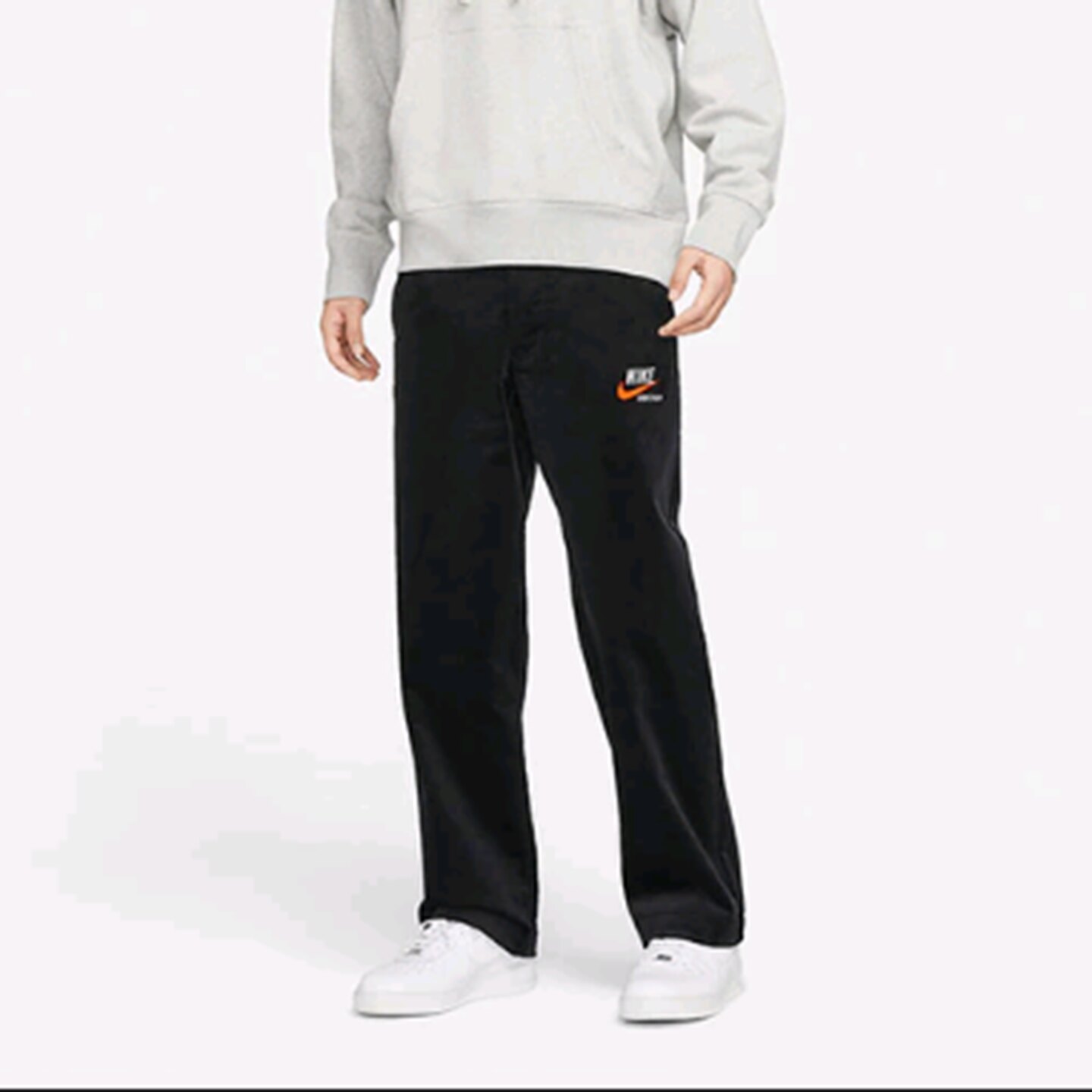 Nike耐克Sportswear女款灯芯绒刺绣logo标志运动休闲裤DX0001-010