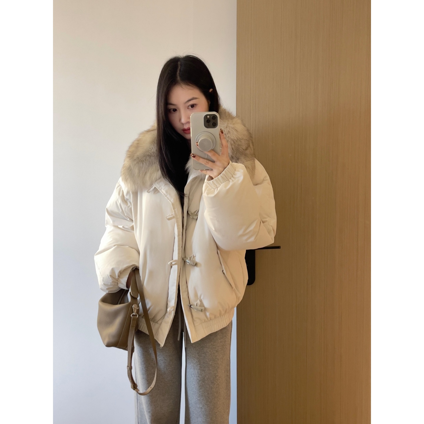 白色大毛领棉服外套女冬季