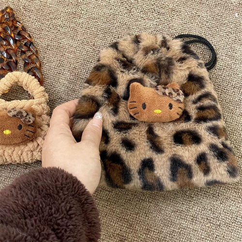 kt秋冬毛绒化妆手机零食包豹纹HelloKitty收纳袋钱包y2k可爱黑皮