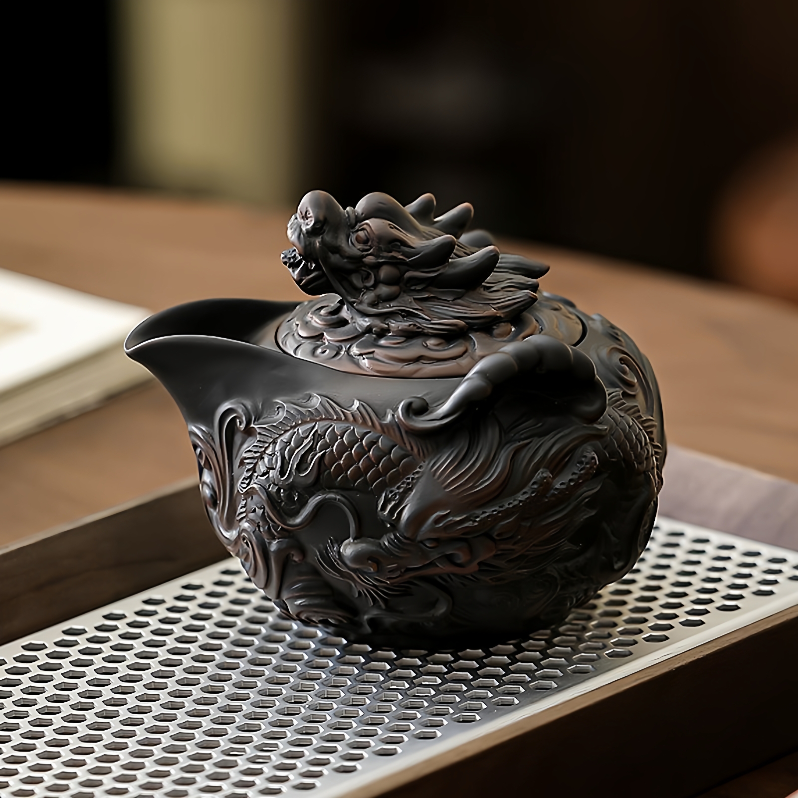 紫陶满雕祥龙手抓壶一壶二杯