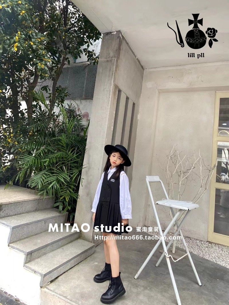女童黑色宽松百褶V领外套连衣裙