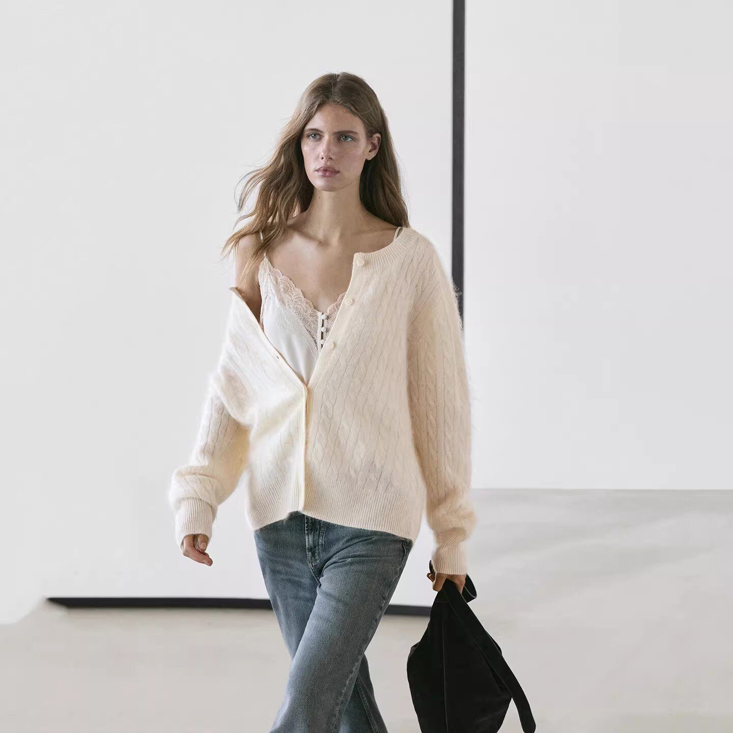 西班牙单2026早春新品休闲气质简约软糯羊毛绞花麻花针织开衫上衣