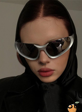 欧美时尚墨镜个性辣妹凹造型
