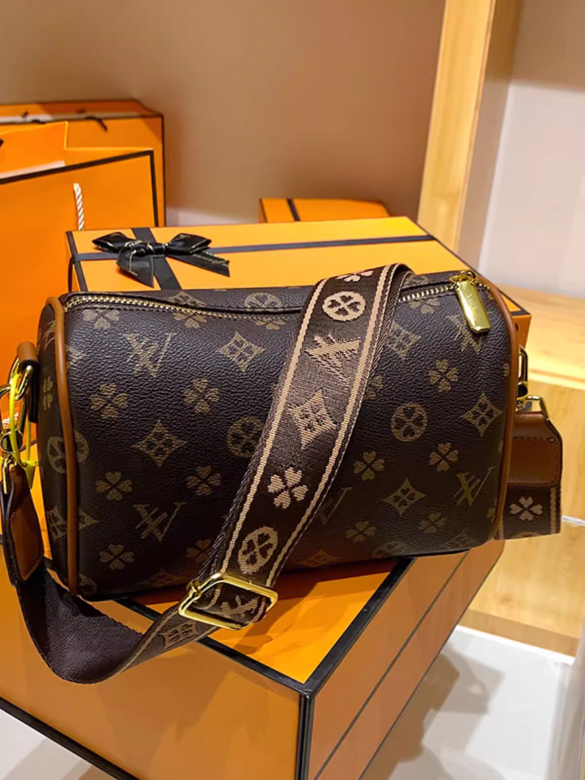 高级感包包女2024新款百搭洋气小众枕头包时尚波士顿包单肩斜挎包,箱包皮具/热销女包/男包,通用款女包,淘宝优惠券,粉丝福利购,淘宝优惠卷