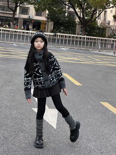 吉小可2025女童费尔岛毛衣秋冬新款开衫女孩洋气针织外套短裙套装