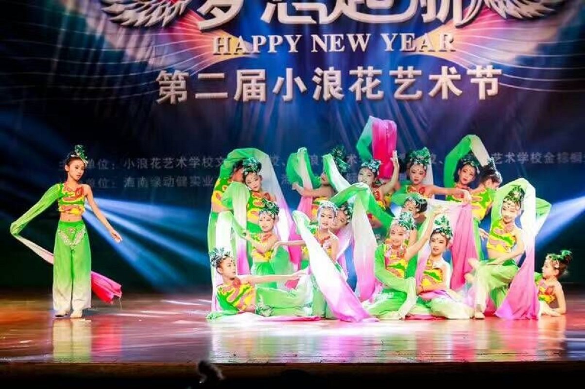 且吟春雨舞蹈服装且吟春雨舞台演出民族比赛水袖舞独群舞儿童水袖