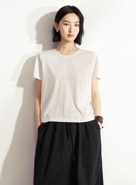 XG/雪歌26夏白色圆领修身休闲短袖T恤女通勤穿搭上衣XM201582A851