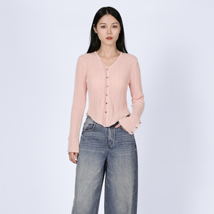 XG/雪歌26春新款V领纽扣针织衫长袖通勤粉色毛衣开衫XL111015A516