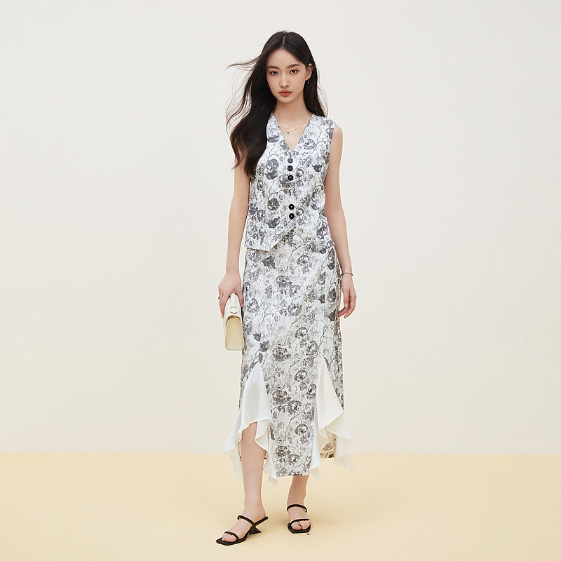 XG/雪歌26夏新款优雅V领无袖系带印花背心短裙套装女XK226001B997