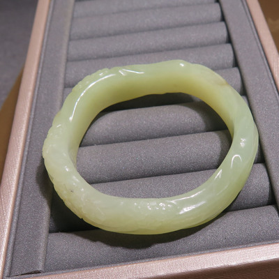 51.5g天然和田玉新疆且末料鸡油黄黄口黄玉53mm雕花手镯