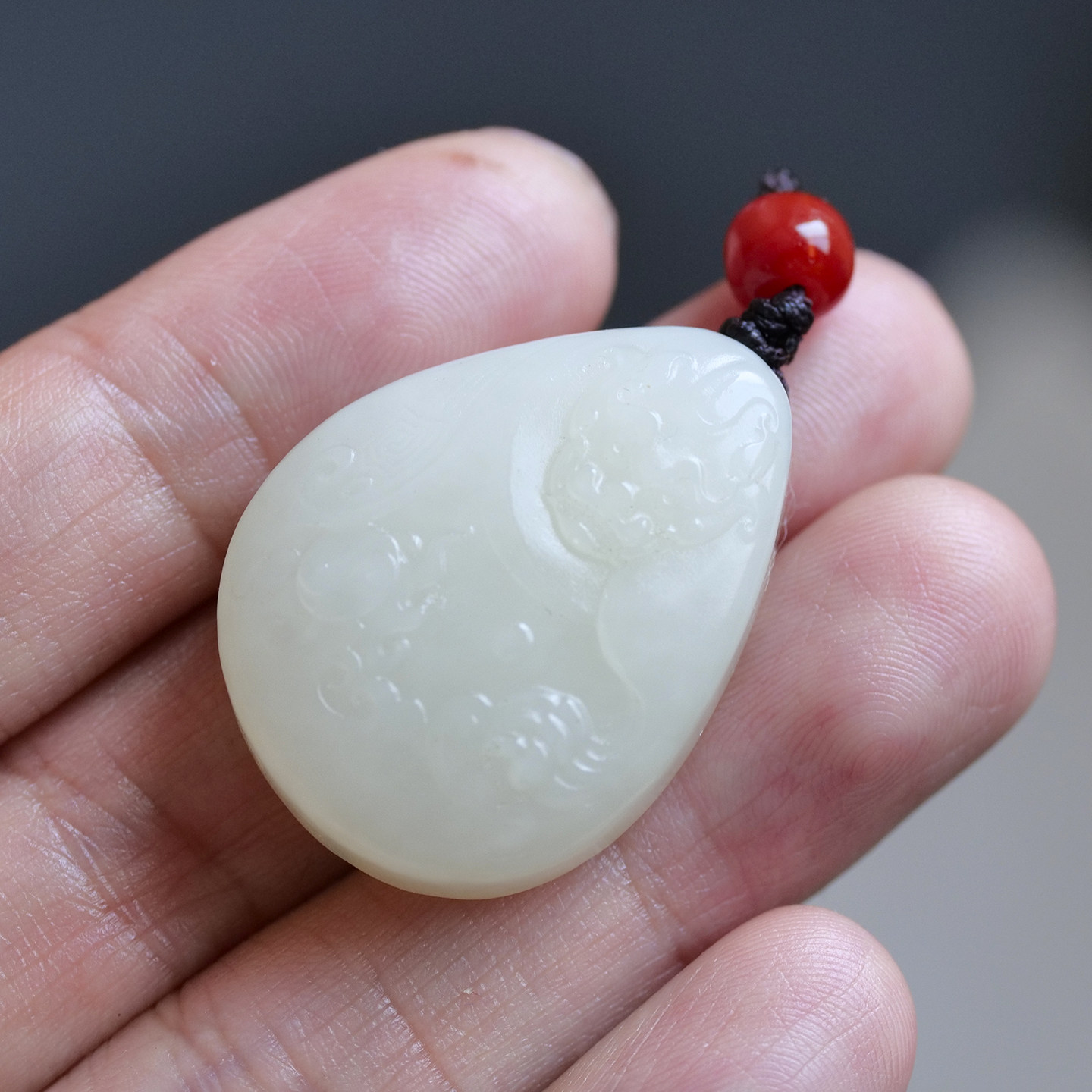 天然和田玉俄料白玉仿古貔貅无事牌吊坠挂件生日礼物8z