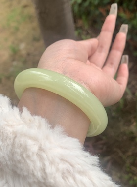 55圈口天然和田玉新疆若羌柠檬黄手镯63.2克