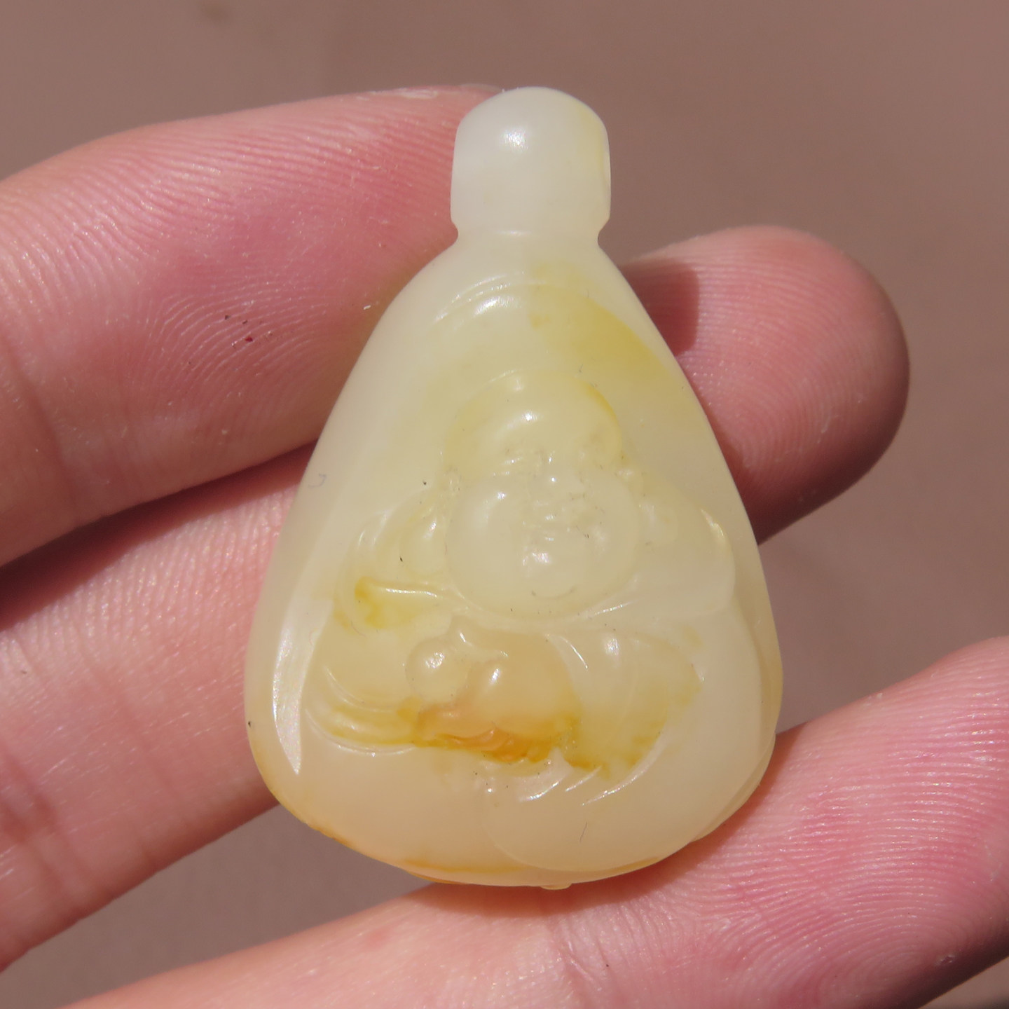 精品天然和田玉新疆白玉籽料暖白色金皮俏雕笑佛吊坠