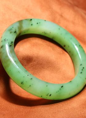 油润细腻俄料碧玉和田玉55mm手镯