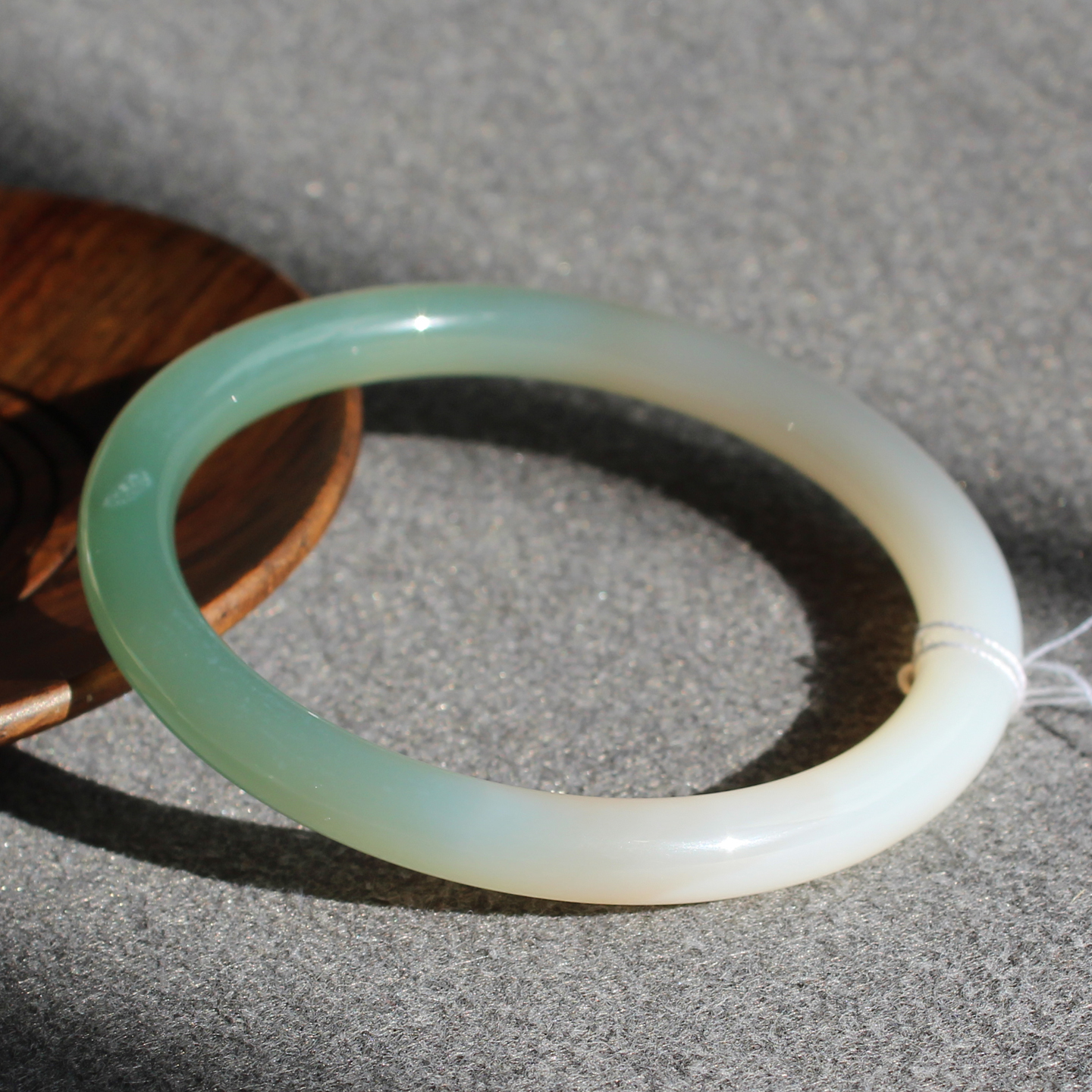 玉髓手镯61mm精美女士圆条手