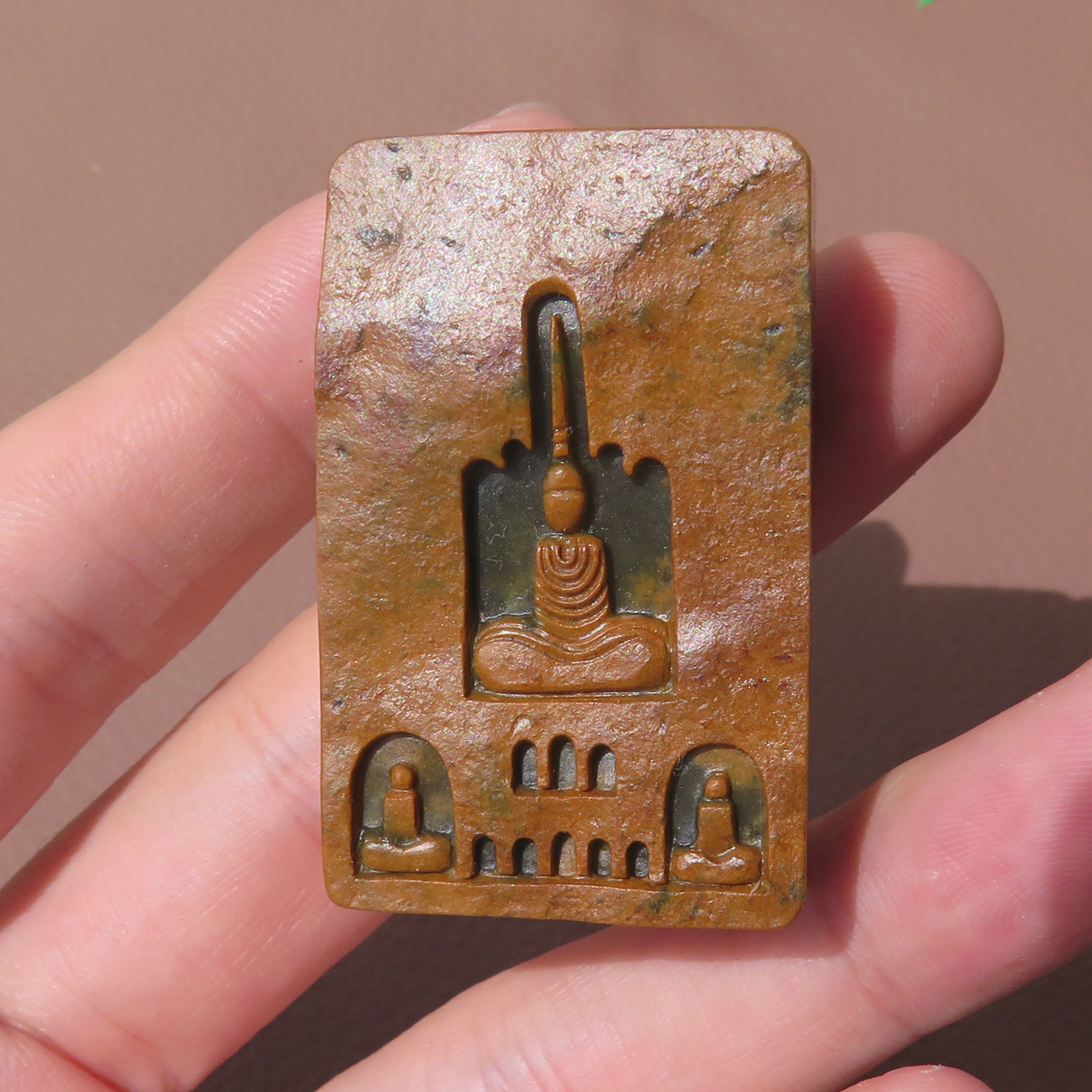 天然精品和田玉沁皮碧玉籽料石窟悟道吊坠挂件