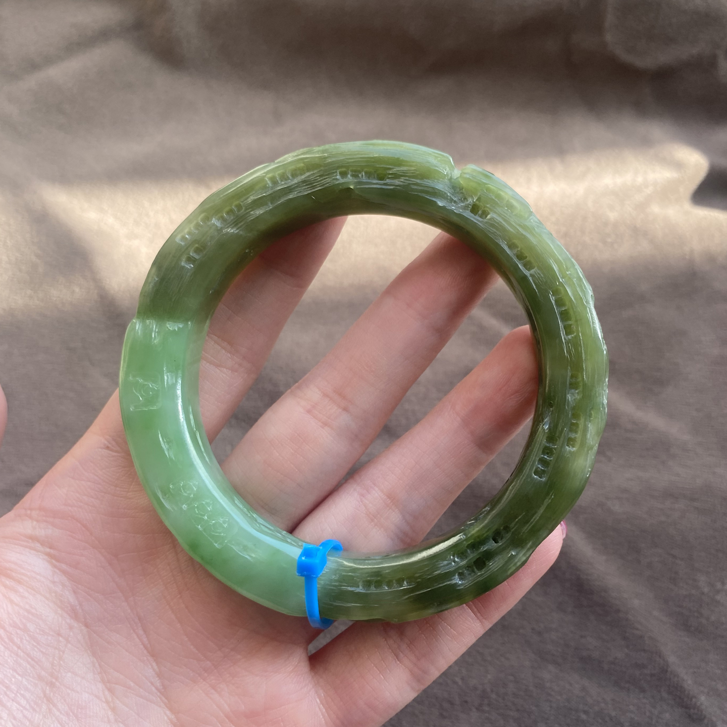 俄罗斯果绿碧玉带糖特色手镯手饰