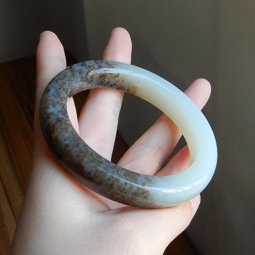 和田玉手镯60.6克俄料糖羊脂白玉