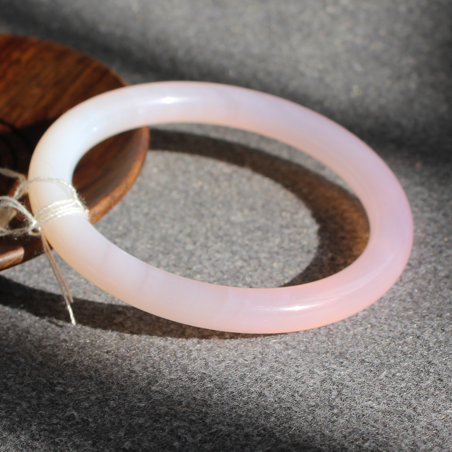 高冰种粉紫色56mm玉髓圆条手镯