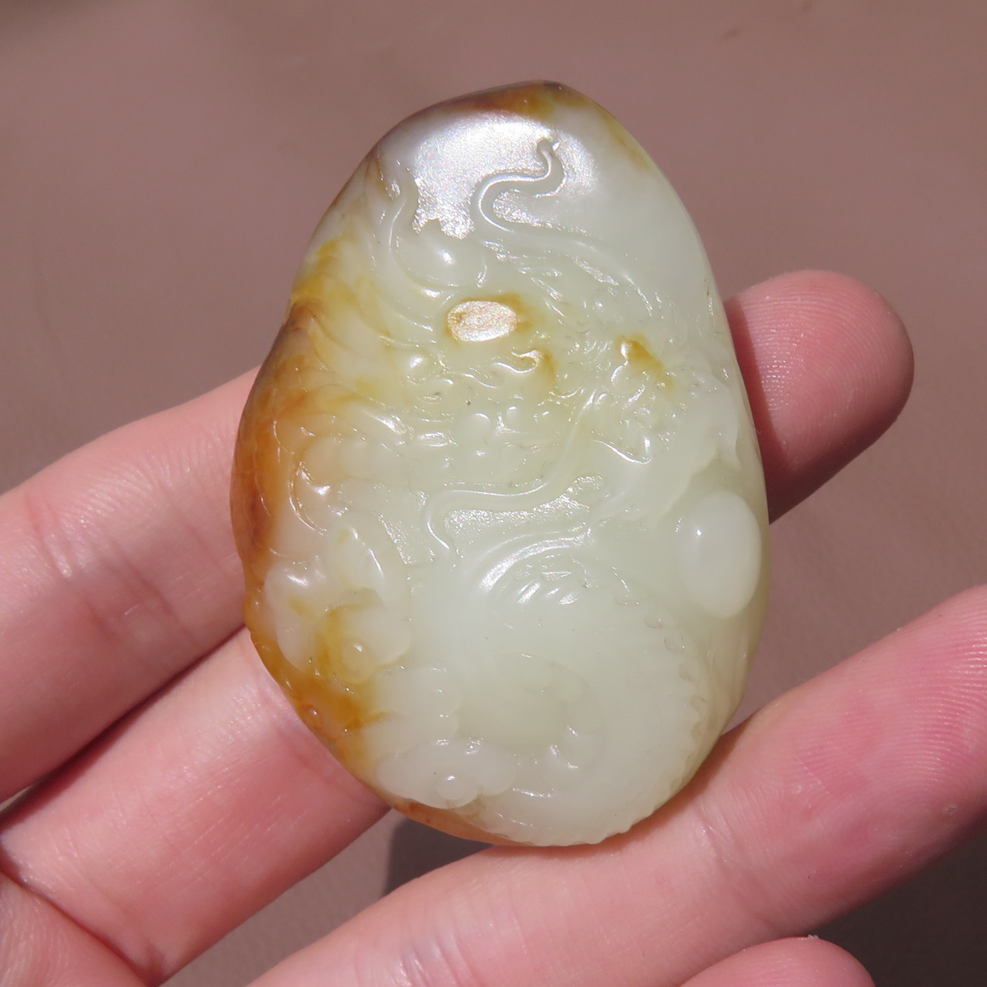精品和田玉洒金皮老熟白玉籽料龙型吊坠挂件