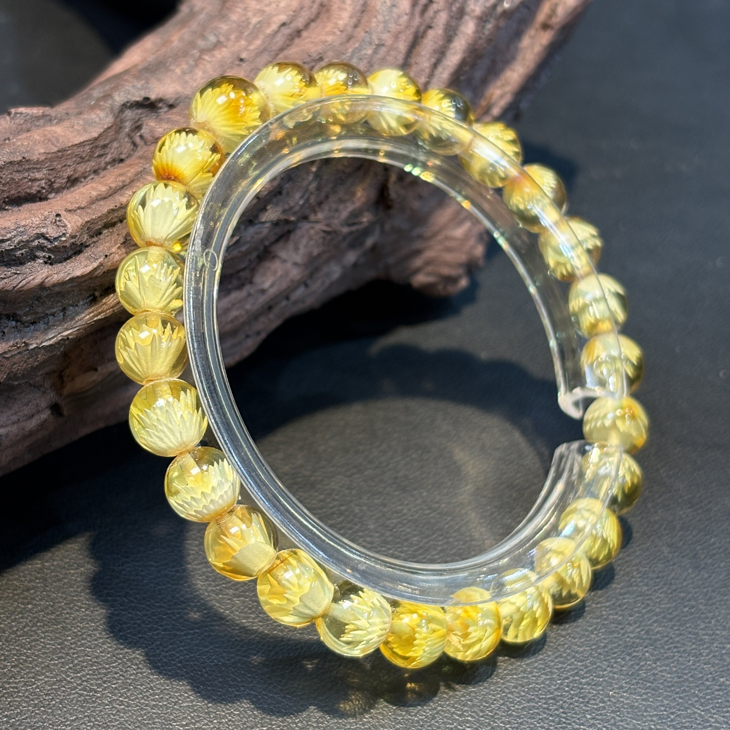 内雕莲花 瓣瓣分明 俄罗斯金珀单圈手串