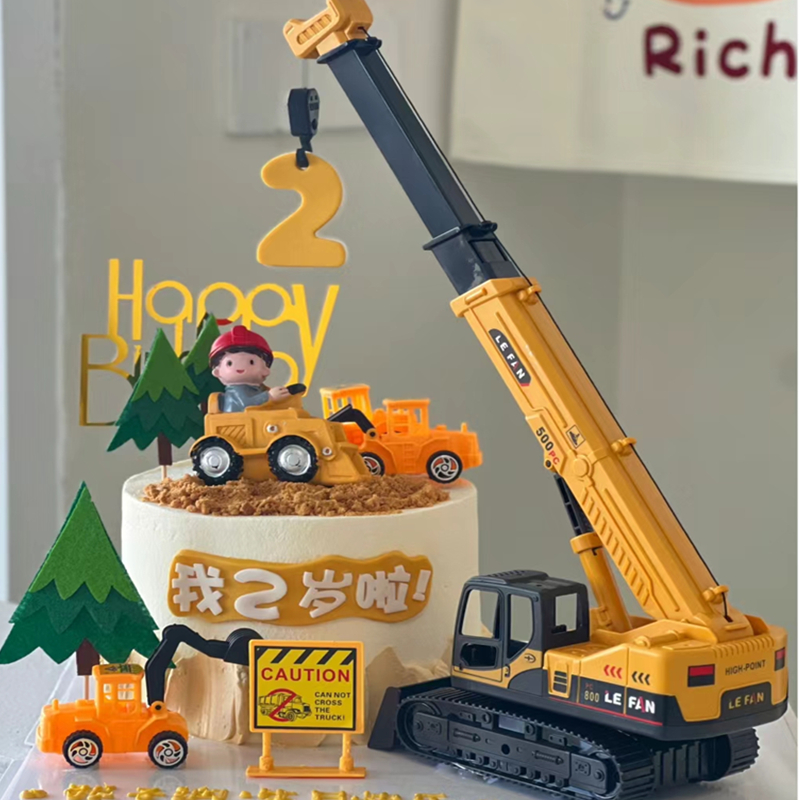 吊车蛋糕装饰摆件工程车挖土机儿童小男孩儿童生日甜品台插件插牌