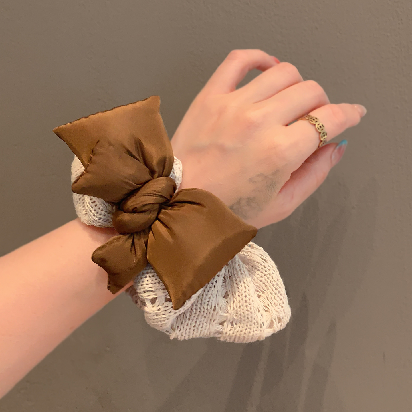 米色针织发圈韩系气质百搭大肠圈头绳咖色蝴蝶结发饰2025新款发绳