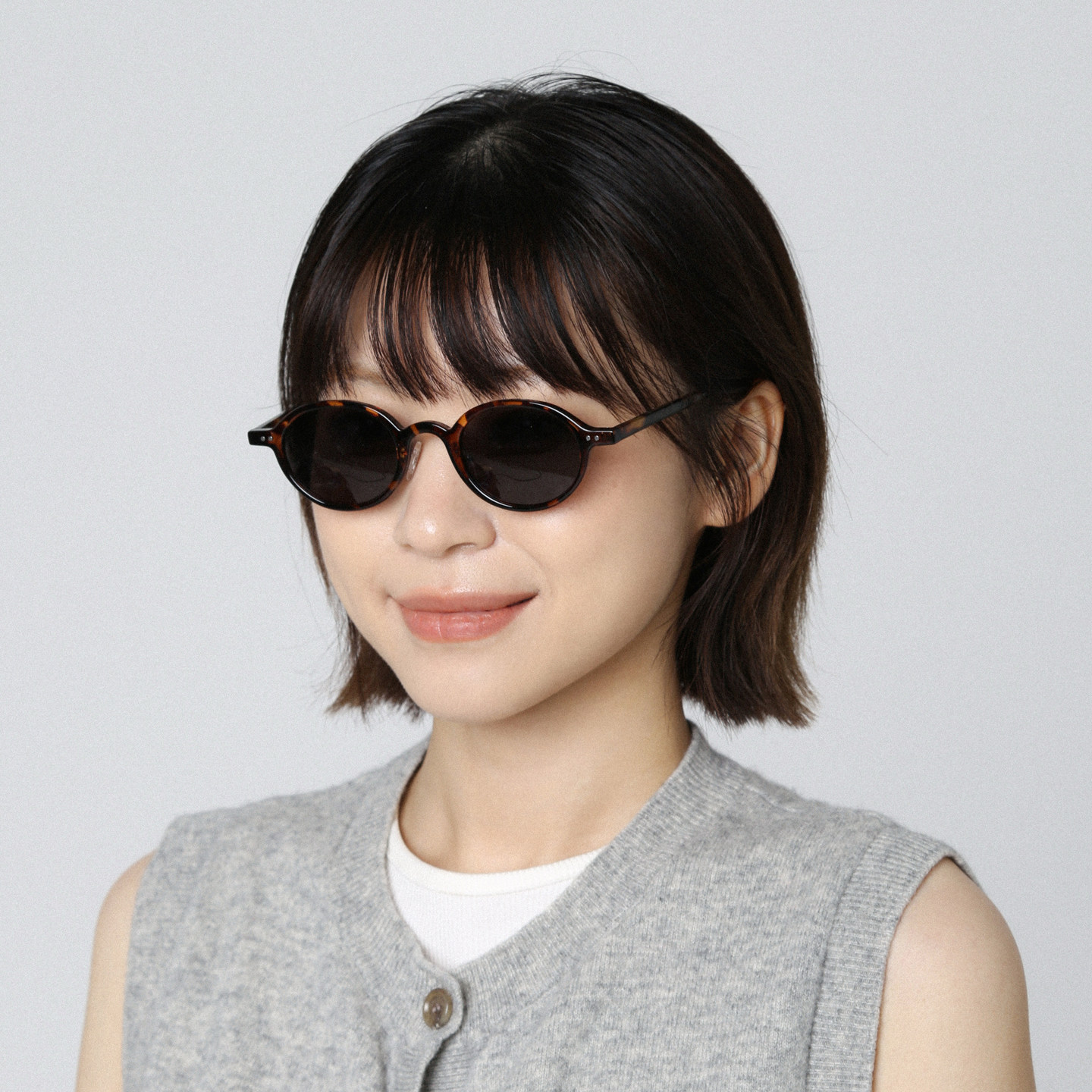 复古椭圆形猫眼墨镜女款2026新款黑色半框防紫外线高级感太阳眼镜