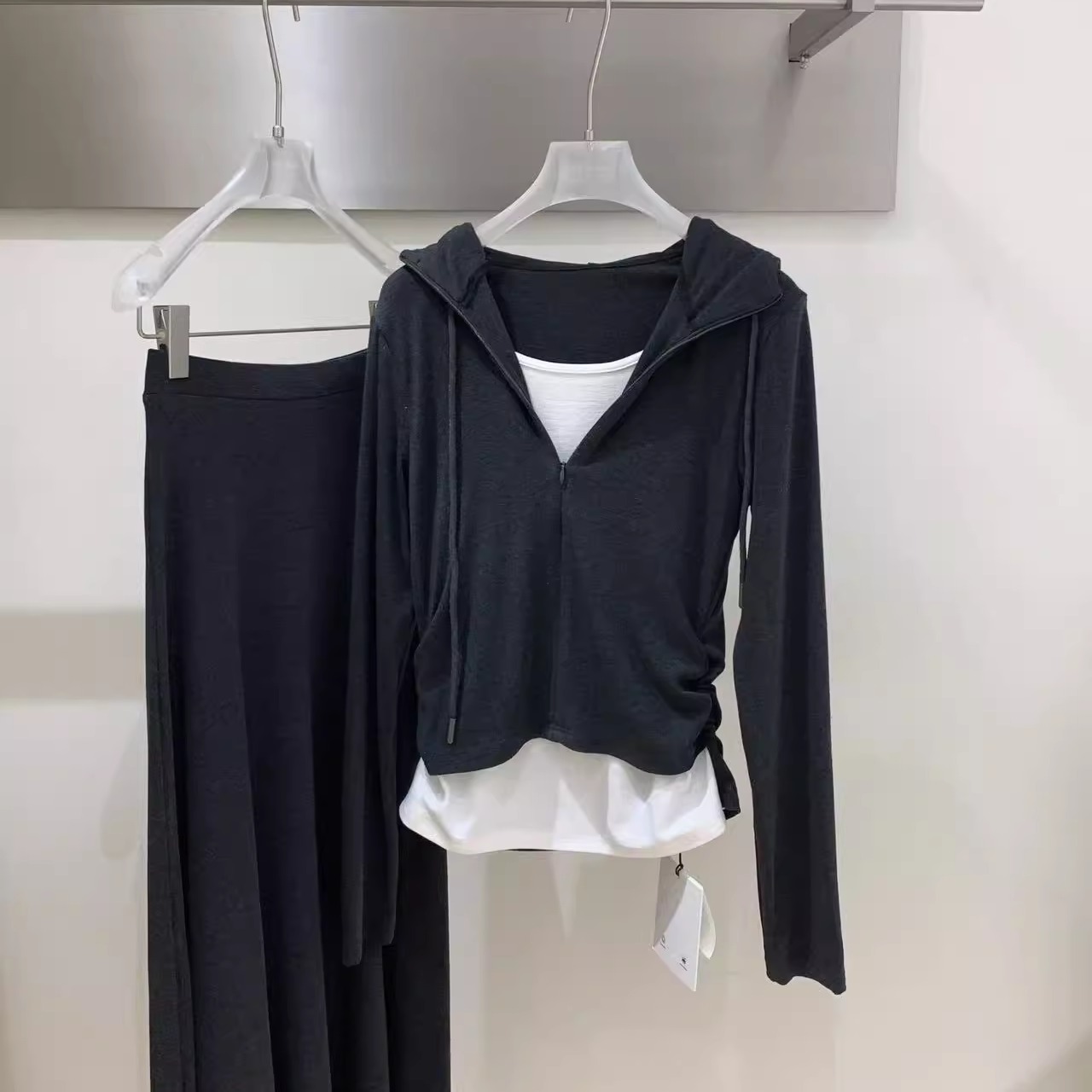 连帽卫衣T恤上衣休闲裤长裙三件