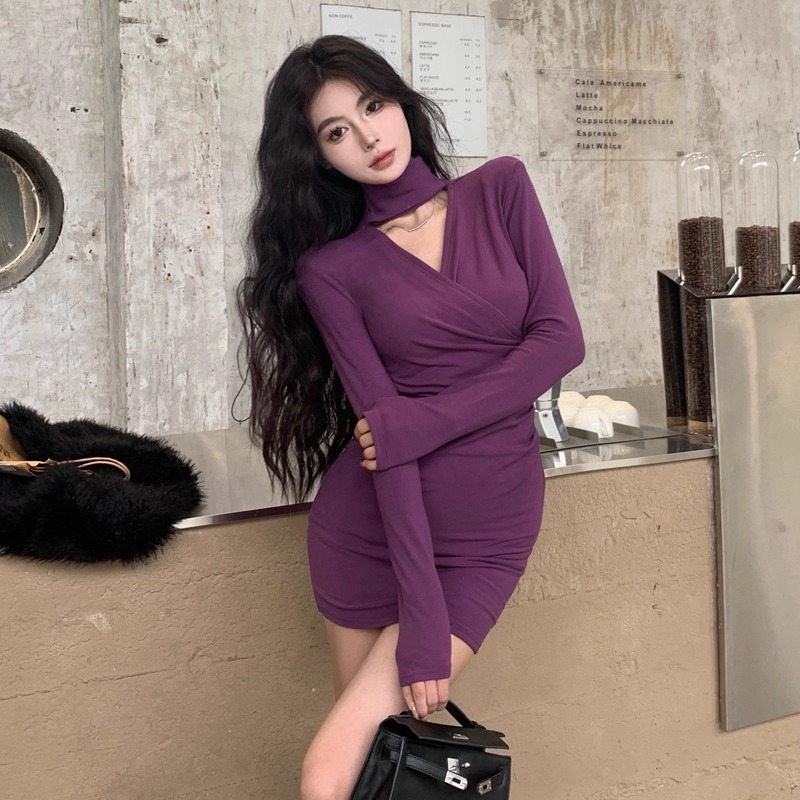 辣妹交叉褶皱加绒连衣裙挂脖包臀