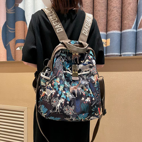 轻奢南韩丝轻便大妈妈双肩包女
