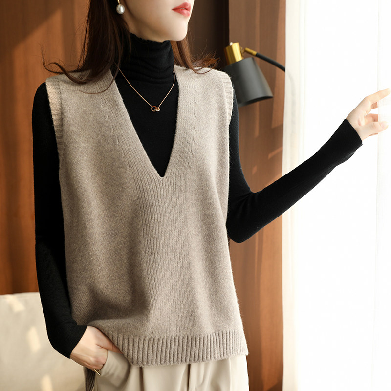 25早春新款欧货宽松短款深V领羊绒线马甲背心女羊毛马夹外穿坎肩