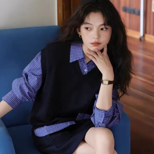 工装搭配宽松短款藏蓝色V领羊绒马甲背心女秋冬针织叠穿羊毛坎肩