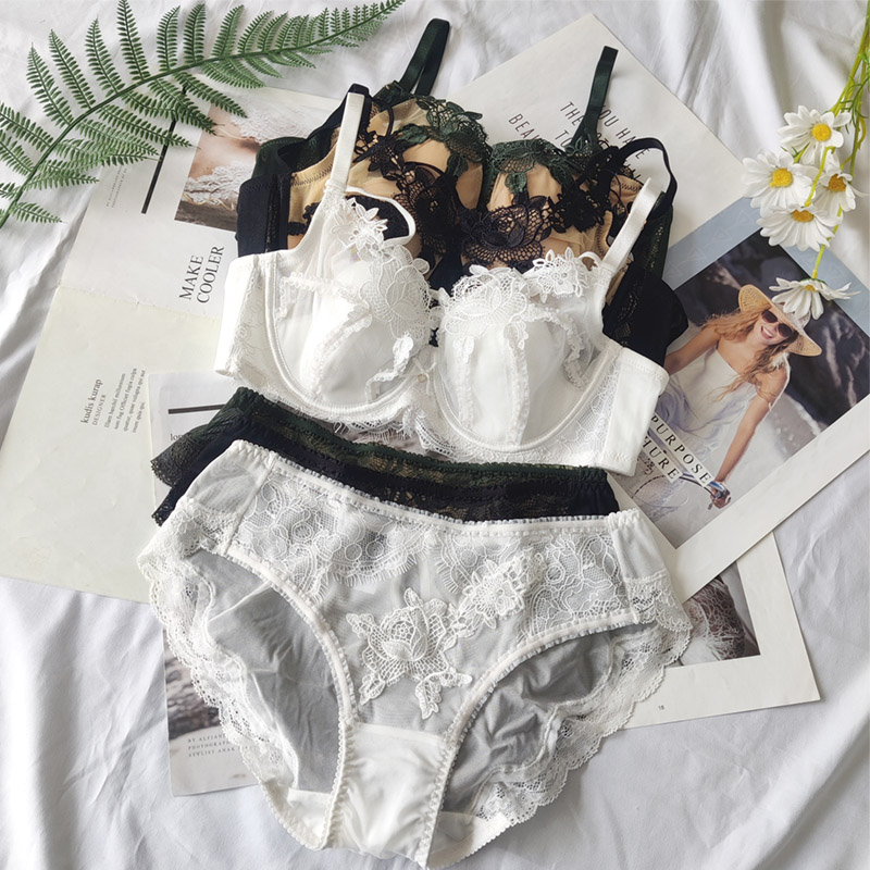性感薄款蕾絲側收聚攏有鋼圈內衣