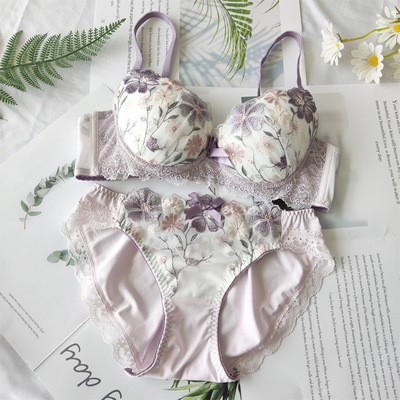 日系刺绣蕾丝有钢圈内衣套装