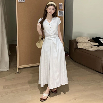 白色条纹衬衫连衣裙子女夏季2026新款巨好看独特漂亮绝美收腰长裙