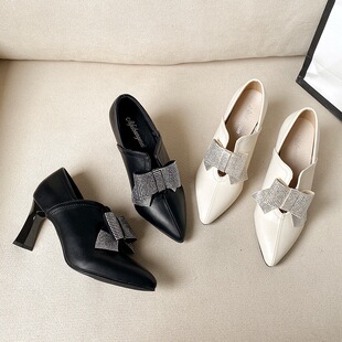 蝴蝶结带钻女鞋2025高跟鞋单鞋女时尚粗跟成 熟风尖头鞋伴娘鞋亮