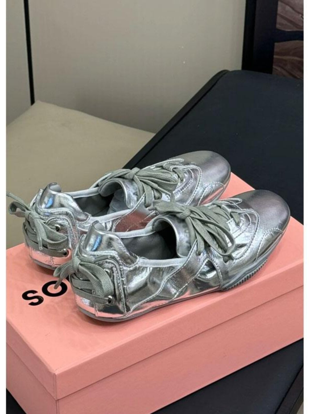 가죽 버전 2025 봄 가을 여성을위한 새로운 발레 신발 플랫 라운드 발가락 레이스 업 보우 캐주얼 스포츠 신발 여성을위한