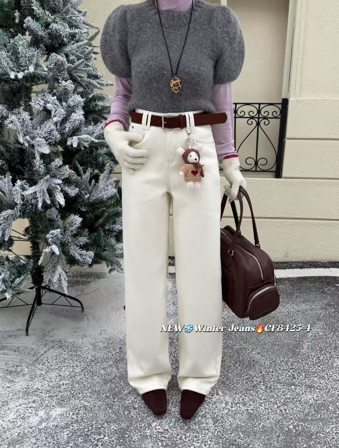 欧货2025冬季米白色加绒牛仔裤女直筒裤窄版阔腿显瘦弹力小熊挂件
